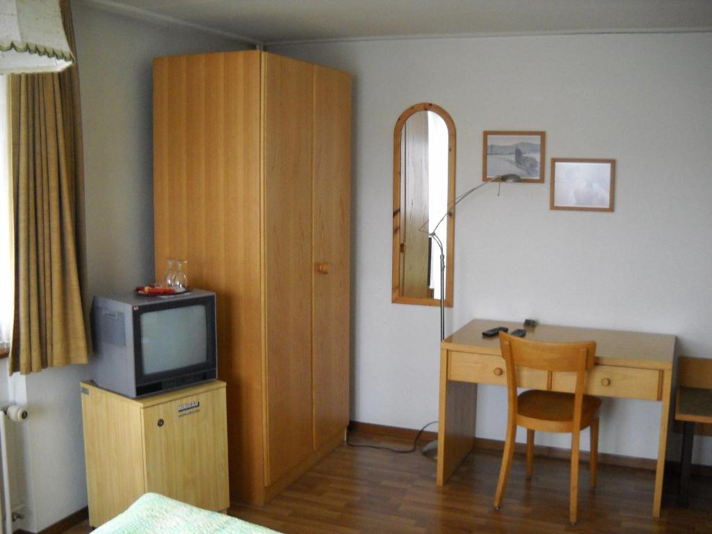 Hotel Restaurant Moleson Flamatt Room photo